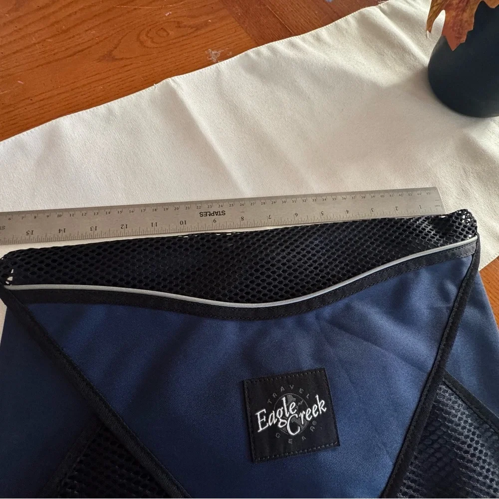 Eagle Creek Pack It Garment Folder Travel Organizer Blue and Black